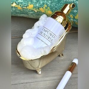 Lash wash - oil free and ph balanced.